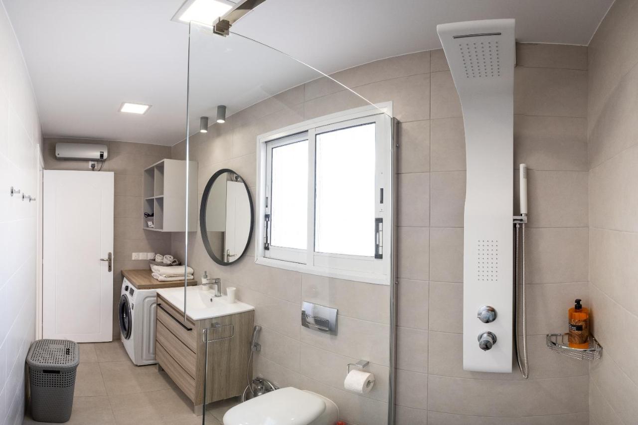 Seaview 3 Bedroom Kings Road Penthouse Paphos Extérieur photo