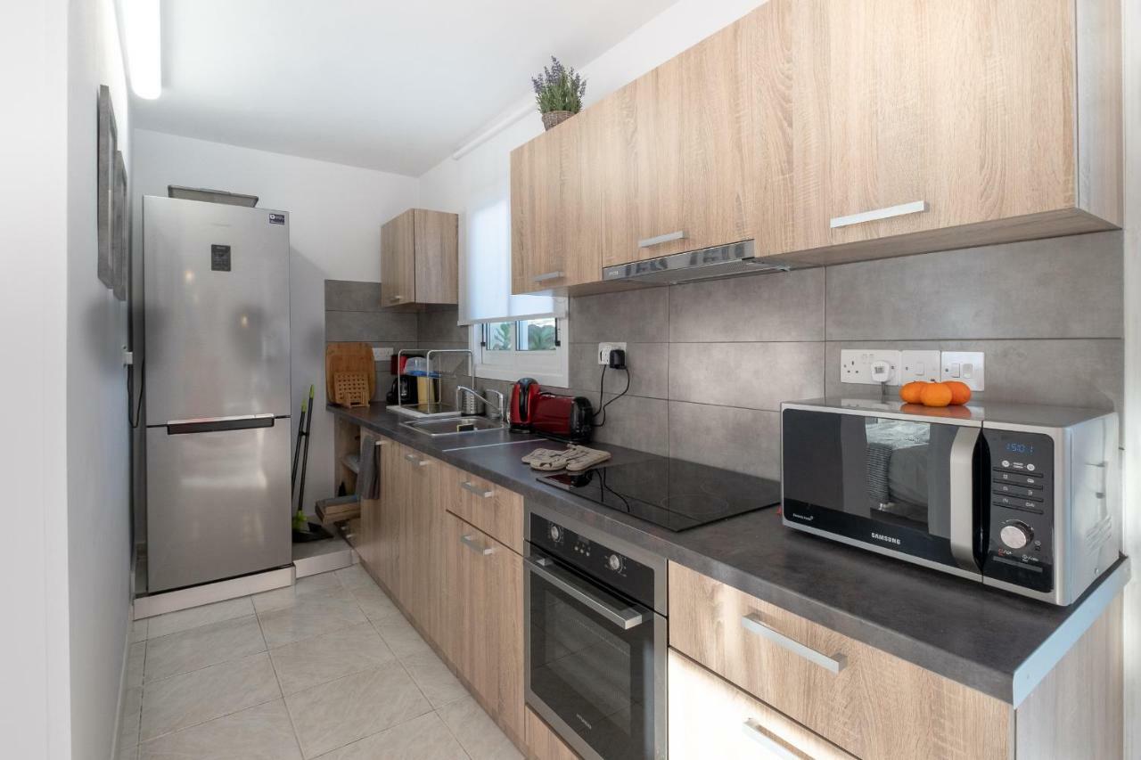 Seaview 3 Bedroom Kings Road Penthouse Paphos Extérieur photo